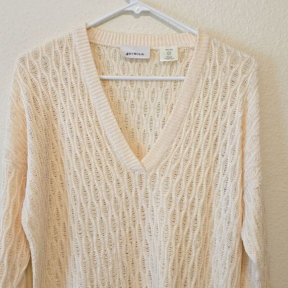 GO> SILK V-NECK SWEATER SIZE 3 - Picture 2 of 8